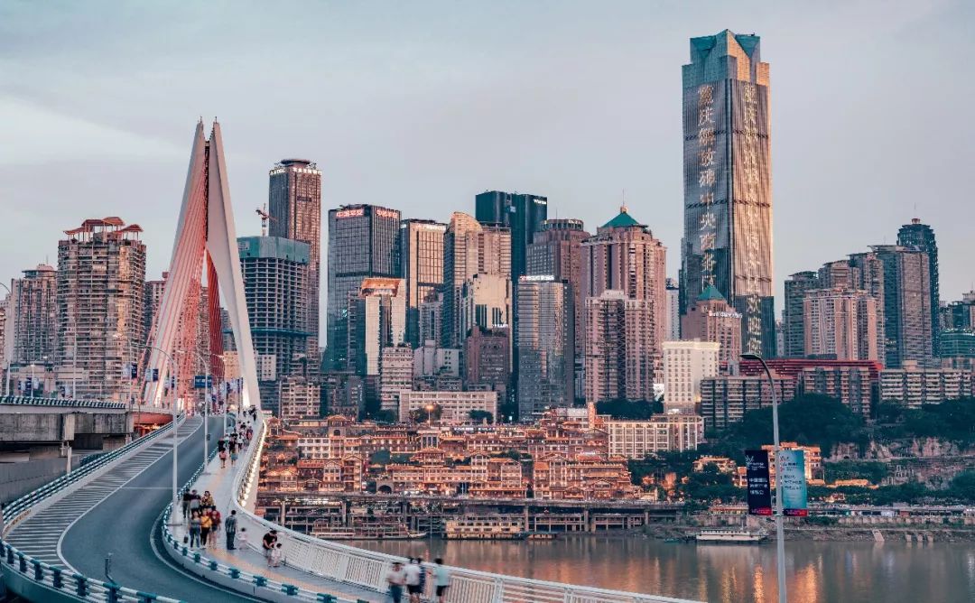 重庆,城市繁荣与挑战并存